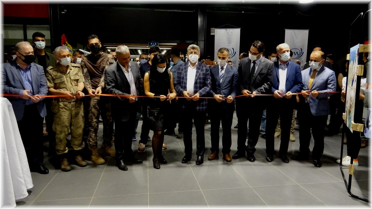 Van’da “Değişen Zaman, Değişmeyen İhtişam: Ayanis” fotoğraf sergisi açıldı