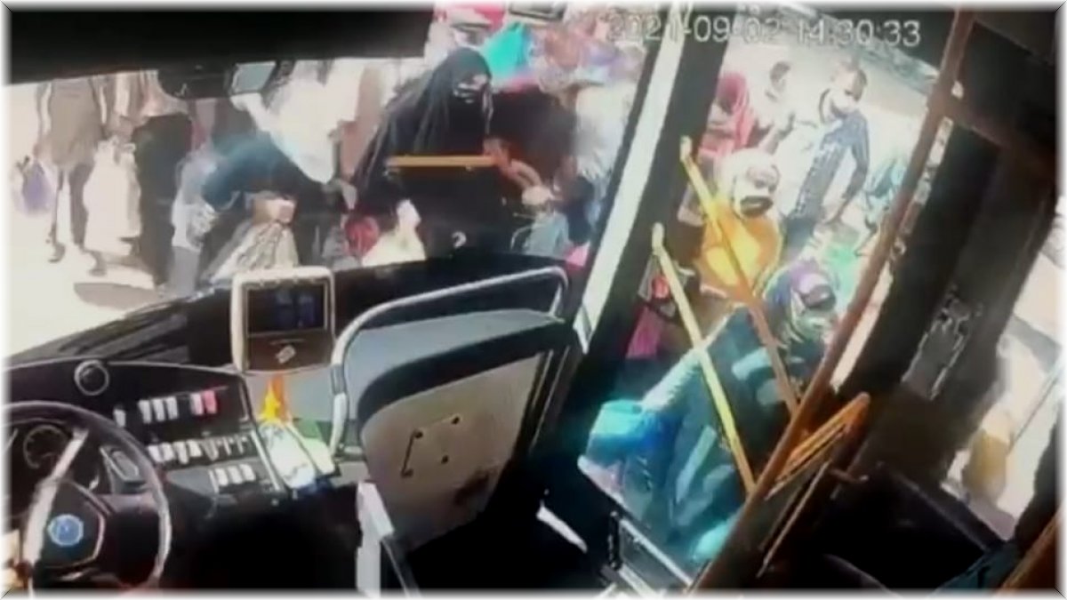 Van’da halk otobüsü durağında yankesicilik yapan şahıs yakalandı