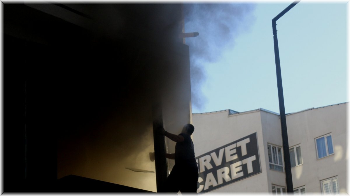 Van’da iş yeri yangını: 3 yaralı