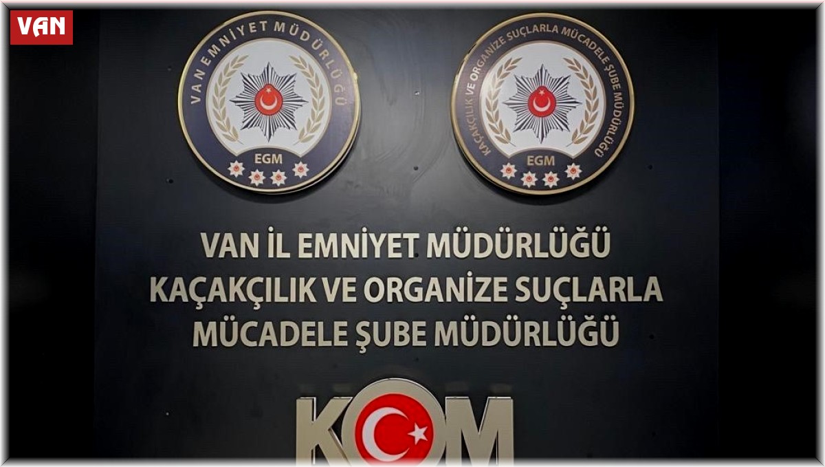 Vanda kaçak cep telefonu ve sigara ele geçirildi