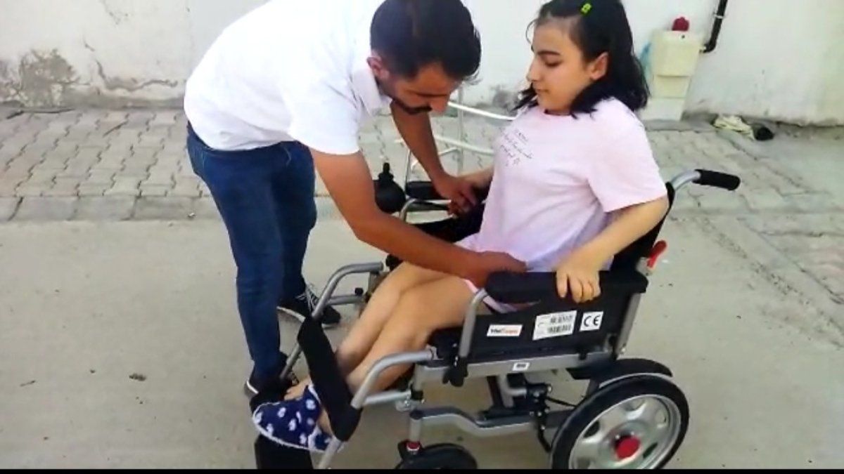 Vanlı Amcan'dan fiziksel engelli Suna'a akülü sandalye