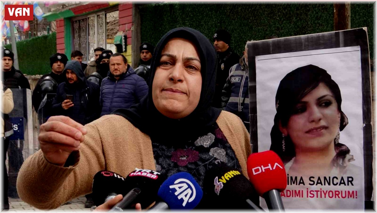 Vanlı anne: "Ben evladım için buradayım, siyaset için değil"