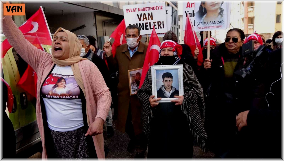 Vanlı anne: "Teslim olan her evlat bizi umutlandırıyor"