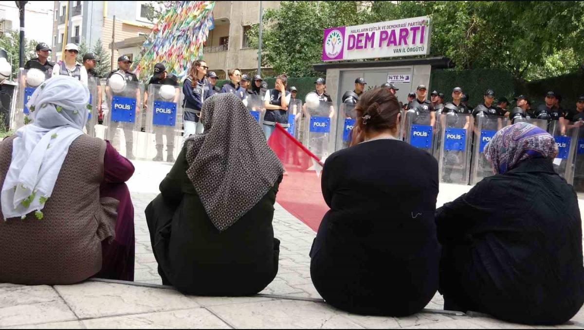 Vanlı anneler, terörsüz Türkiye istiyor