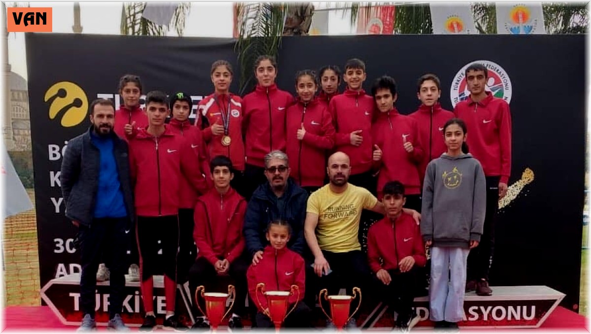 Vanlı atletizmcilerden büyük başarı