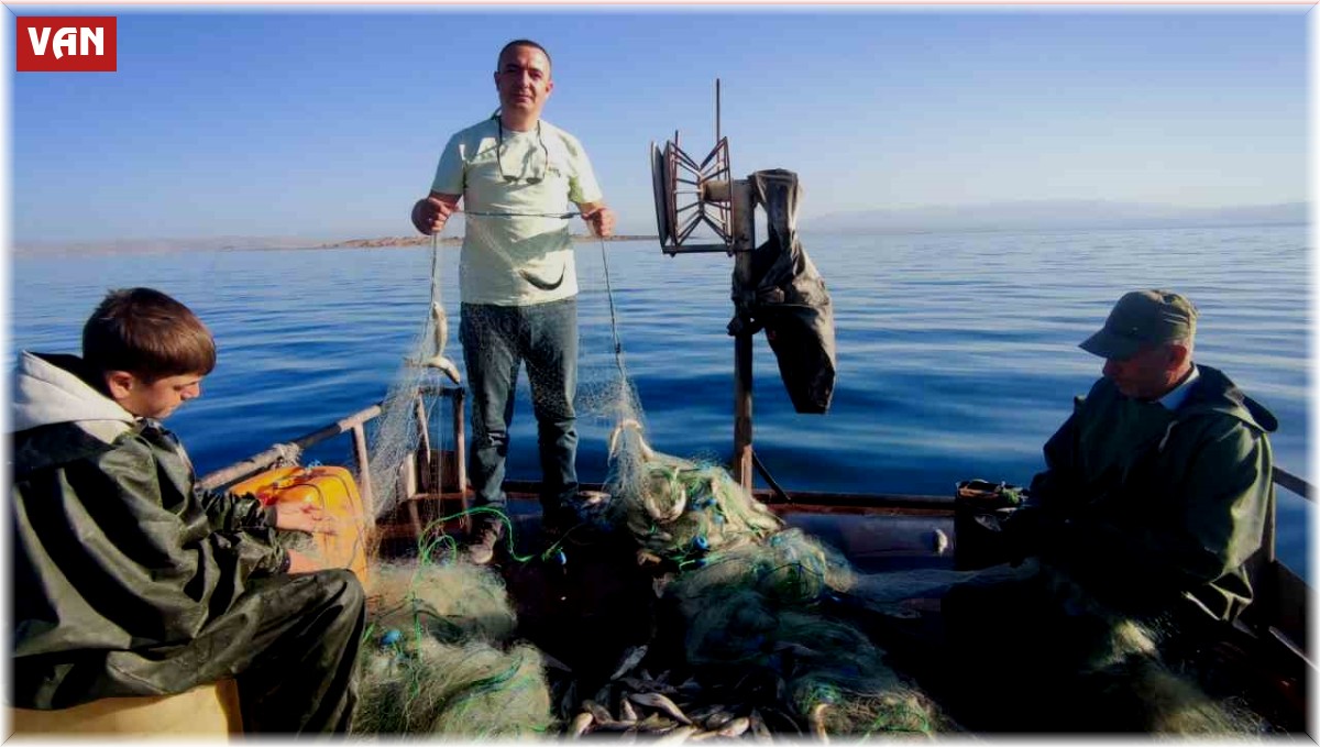 Vanlı balıkçılar sezondan memnun