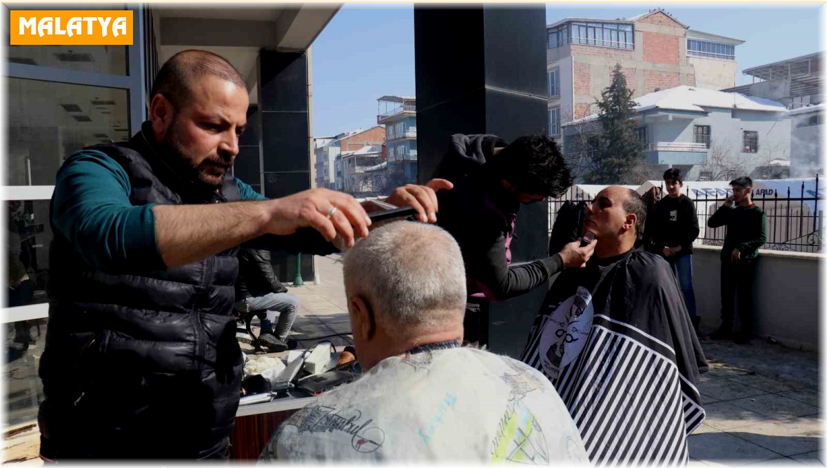Vanlı berberlerden Malatyalı depremzedelere ücretsiz tıraş