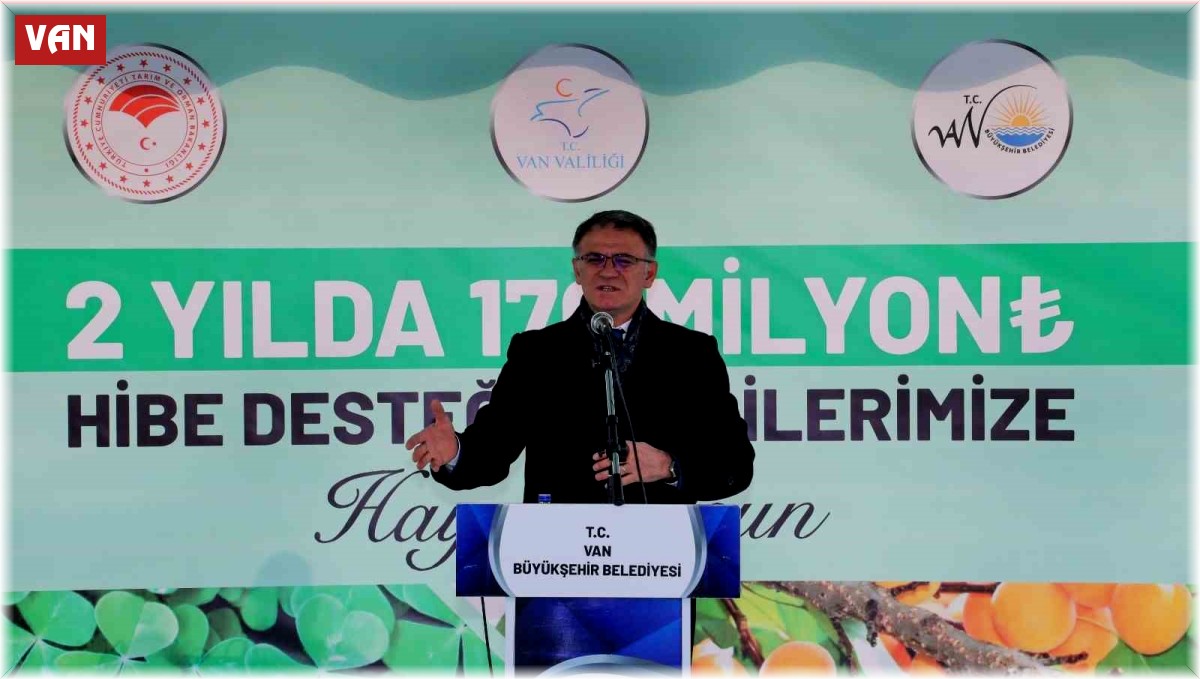 Vanlı çiftçilere 350 bin meyve fidanı dağıtıldı