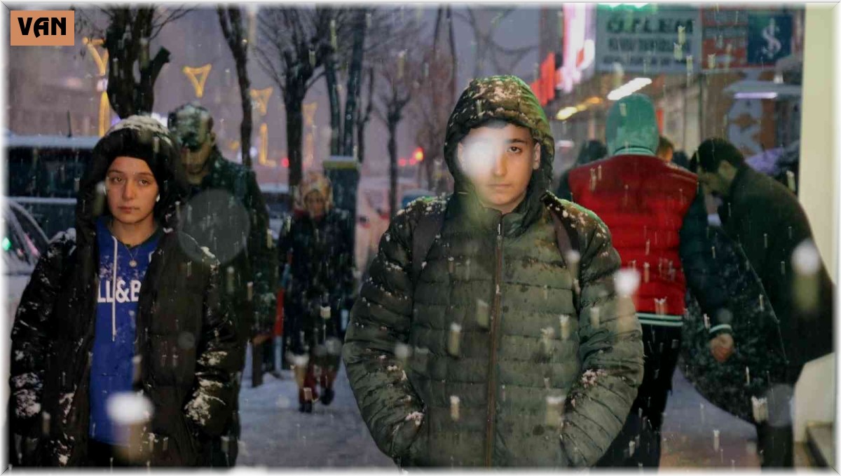 Vanlı çocuklardan 'okullar tatil olsun' çağrısı