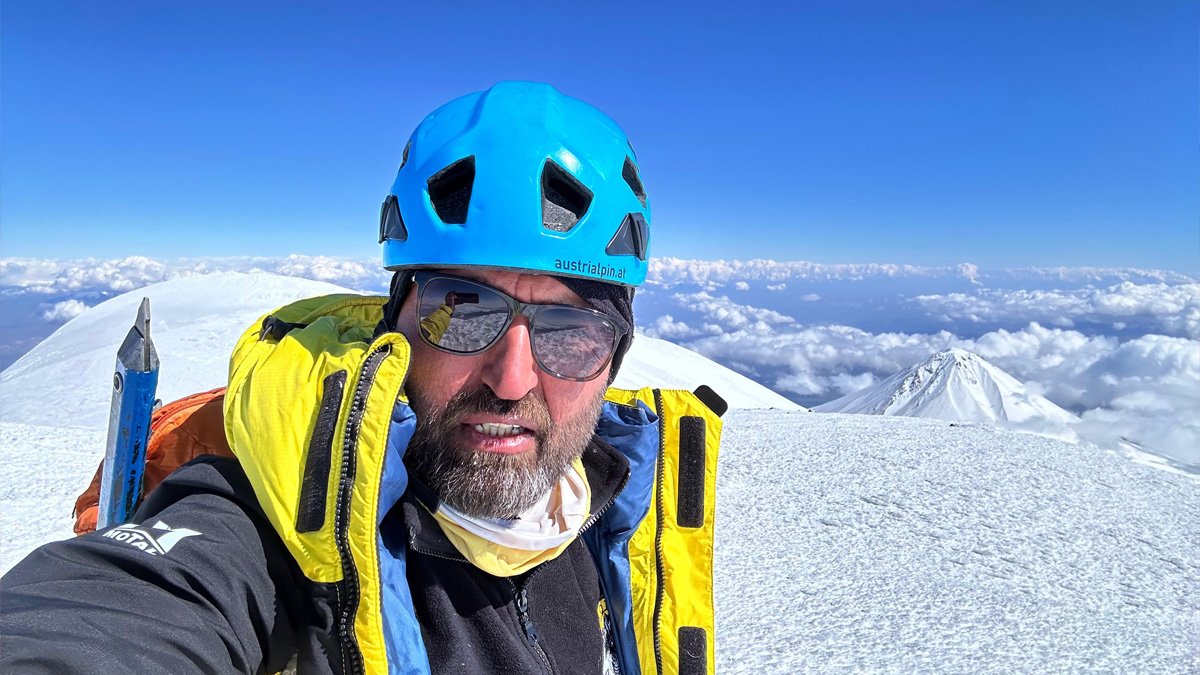 Vanlı dağcı Sedat Karacan, Ağrı Dağı zirvesine kışın tek başına tırmandı