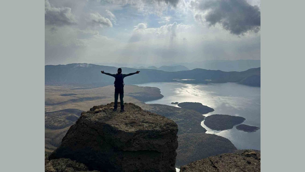 Vanlı dağcılardan Nemrut Kalderası'nda 12 saatlik zorlu yürüyüş