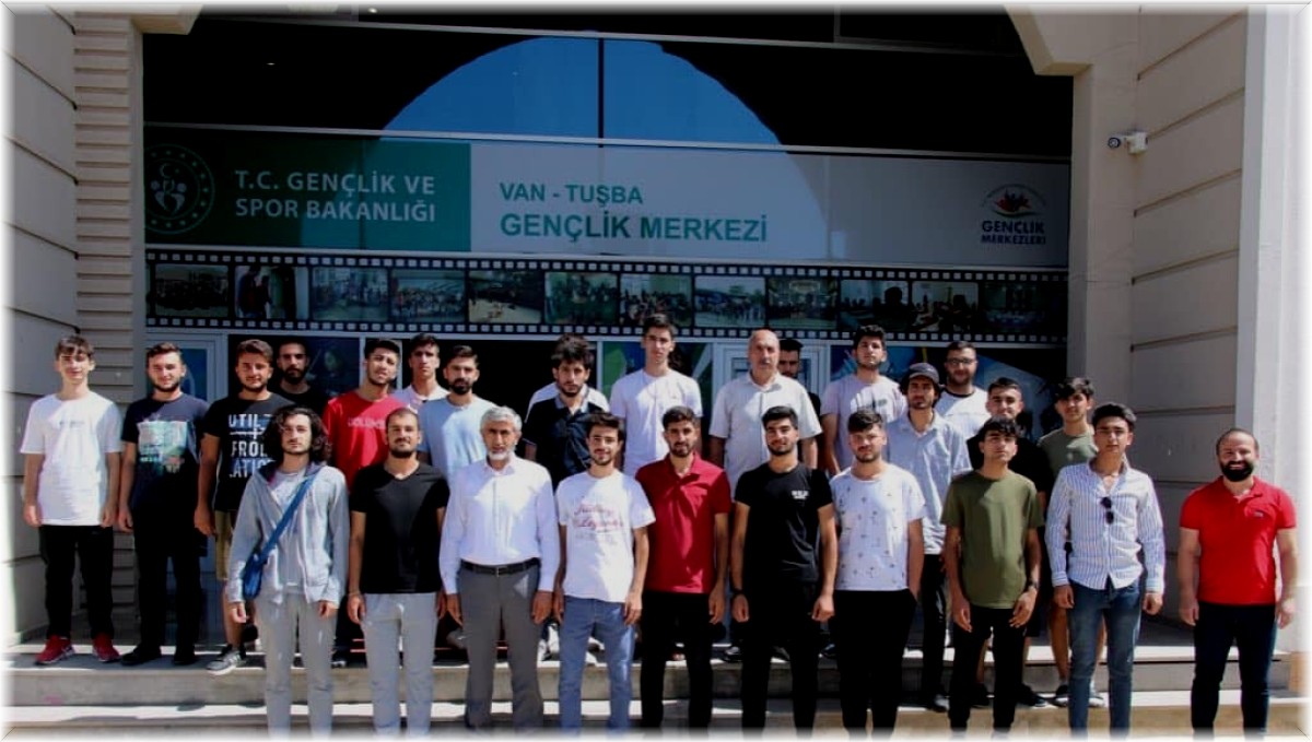 Vanlı gençler Manisa'ya gitti