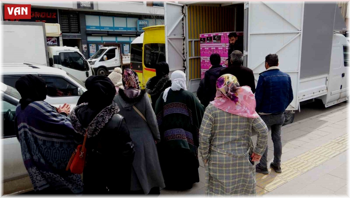 Vanlı iş adamından bin aileye Ramazan yardımı