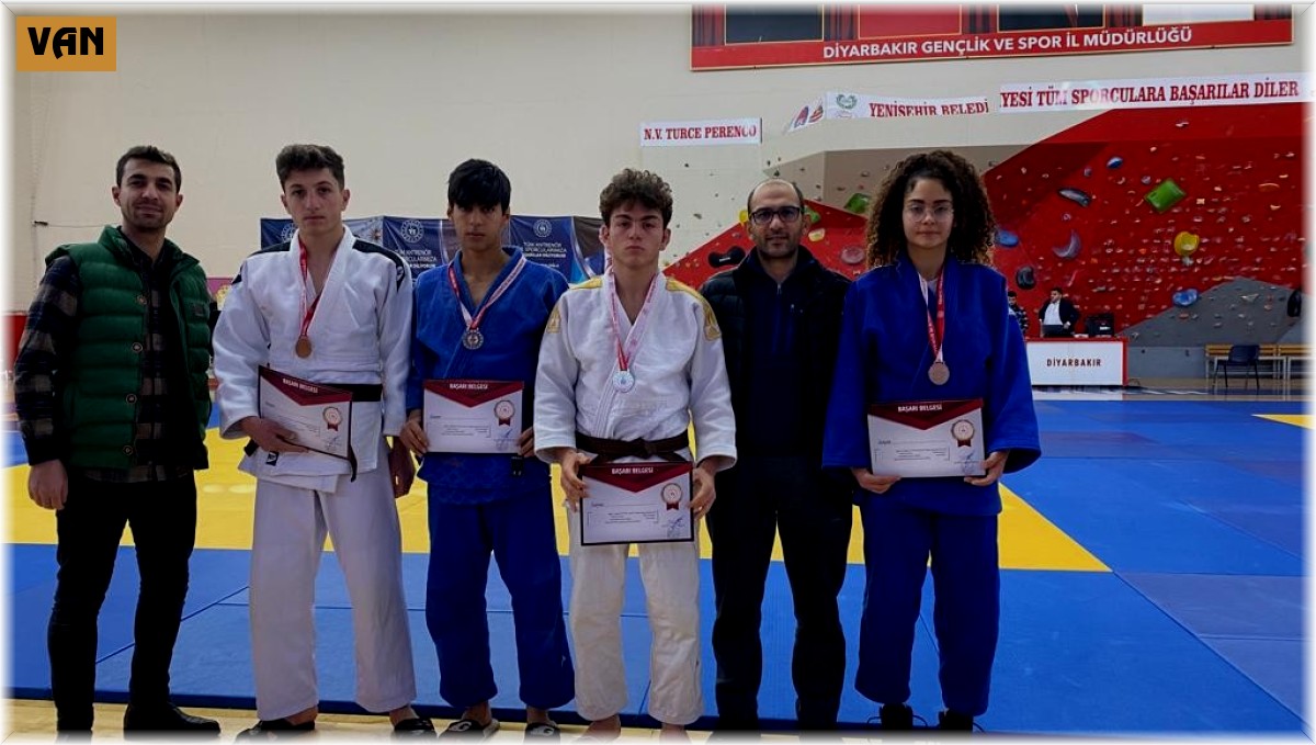 Vanlı judocular Diyarbakır'dan madalyalarla döndüler