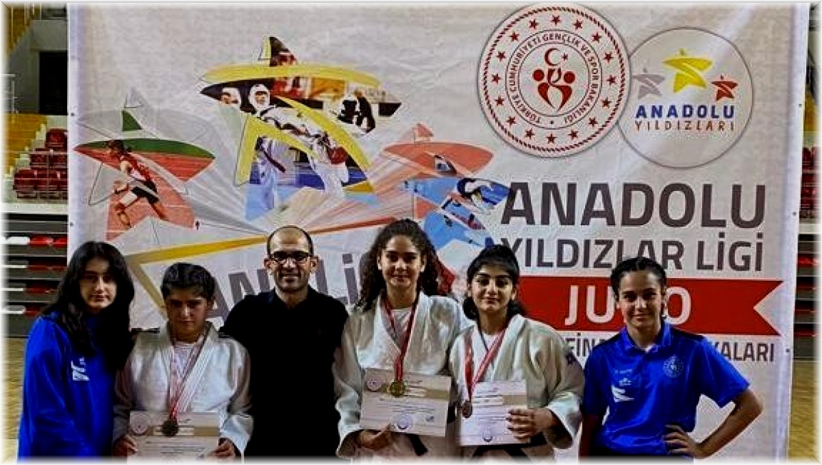 Vanlı judocular madalyalarla döndü