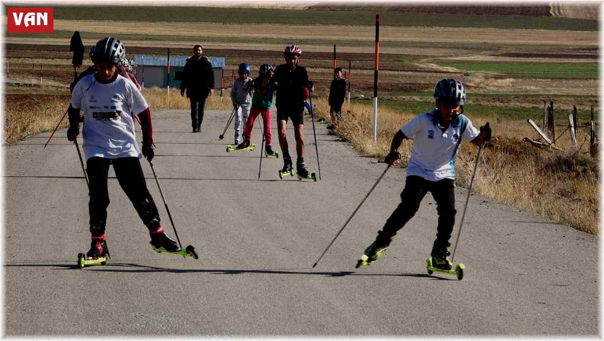 Vanlı kayakçılara kayaklı koşu şampiyonasına hazırlanıyorlar