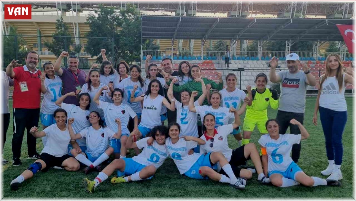 Vanlı kızlar Play-Off ilk turunda gülen taraf oldu