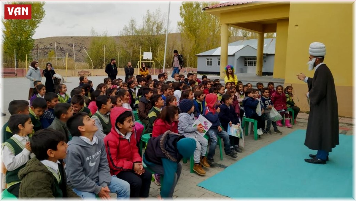 Vanlı öğrenciler tiyatro ile buluşuyor