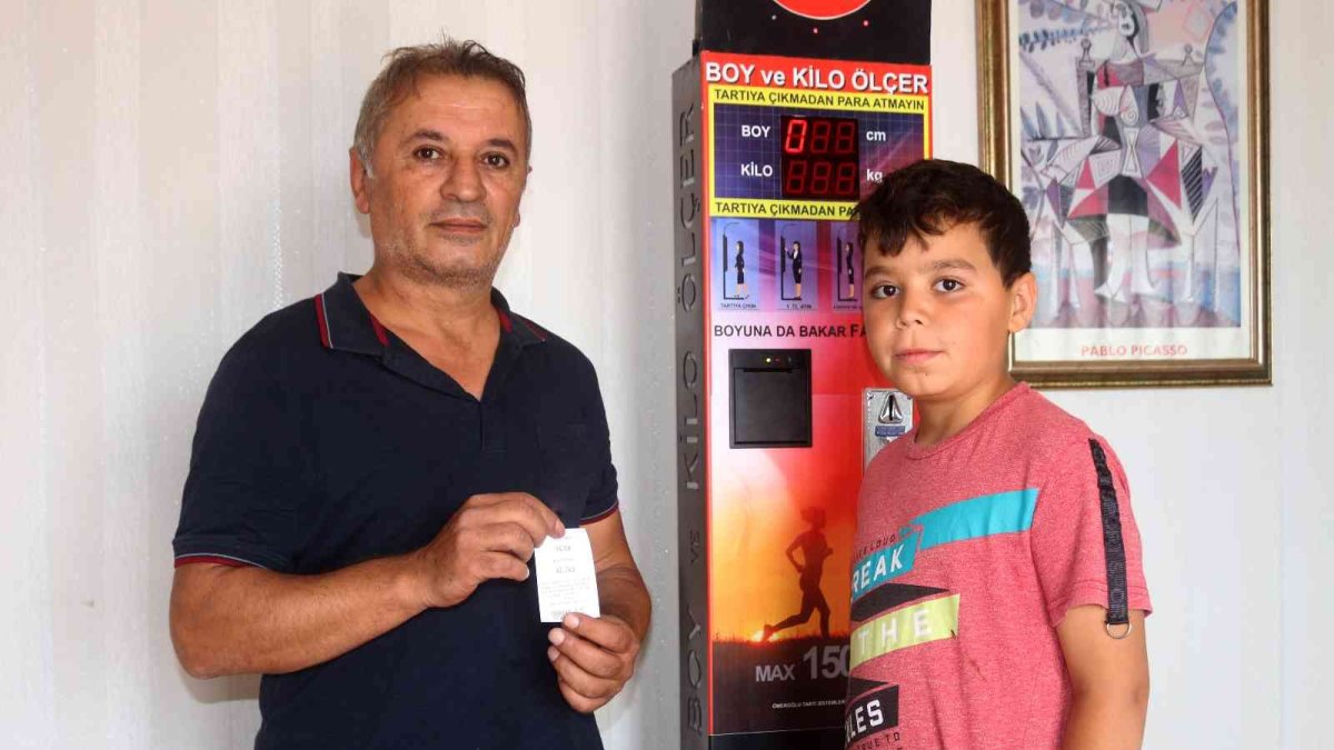 Vanlı öğretmen boy ve kilo ölçen cihaz üretti