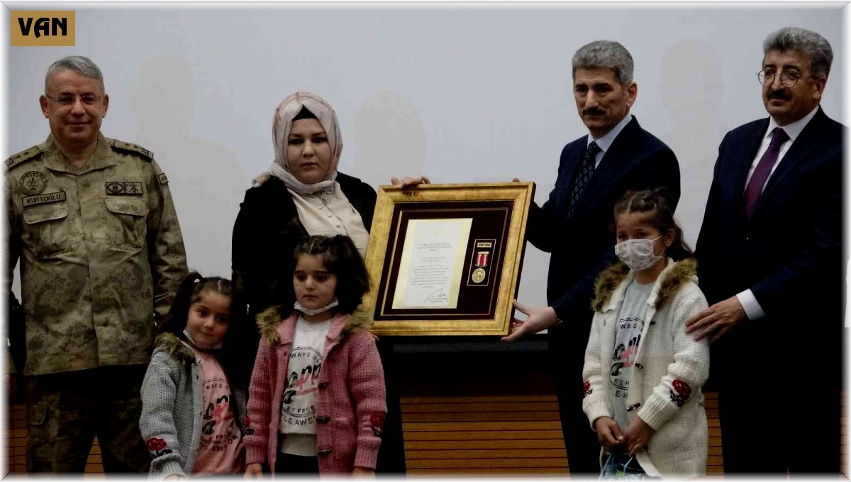 Vanlı şehit ailelerine 'Devlet Övünç Madalyası' takdim edildi