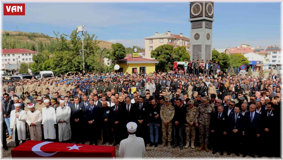 Vanlı şehit gözyaşları arasında son yolculuğuna uğurlandı