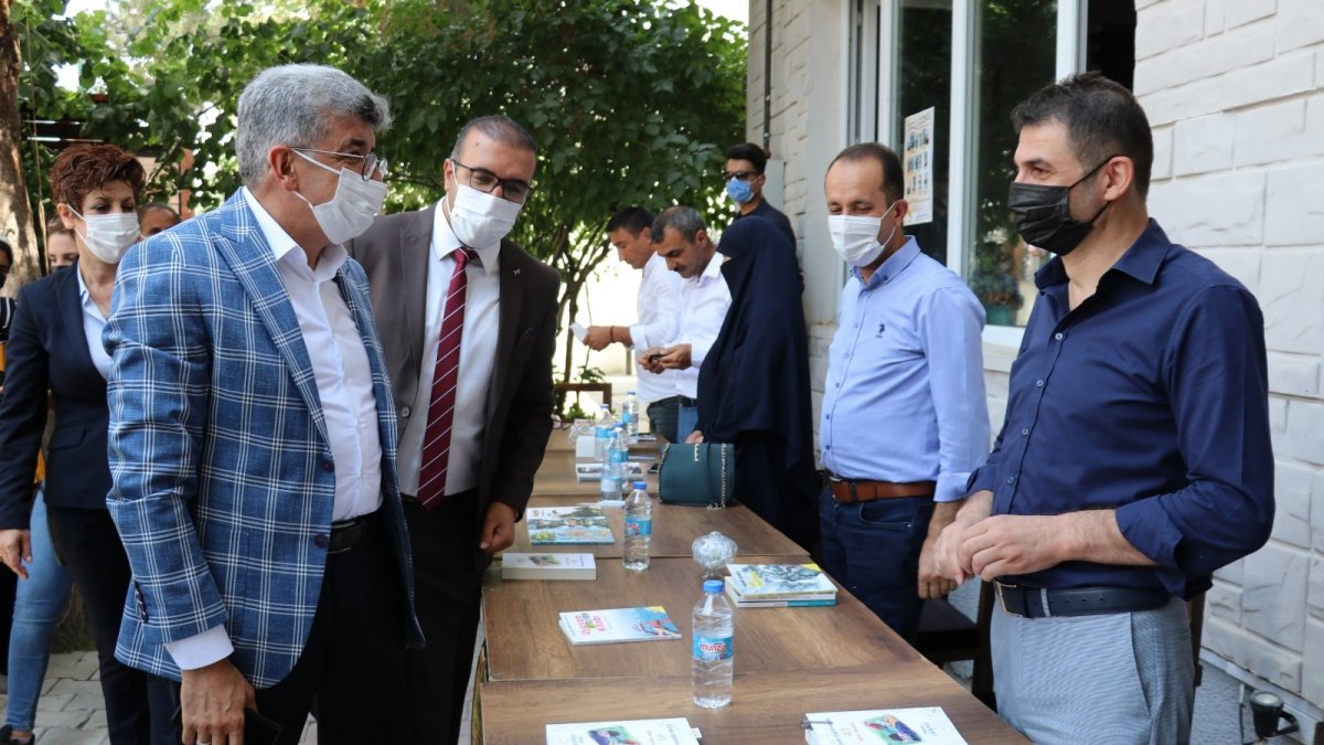 Vanlı yazarlar okuyucularıyla buluştu