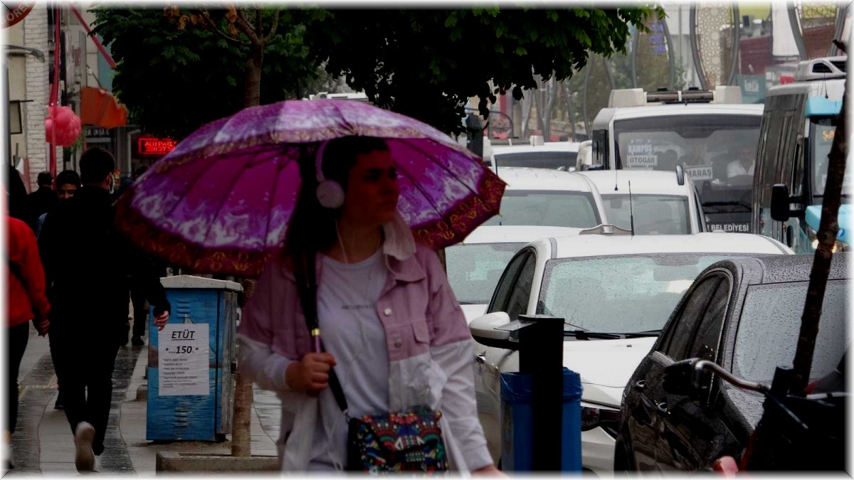 Vanlılar yağmura hazırlıksız yakalandı