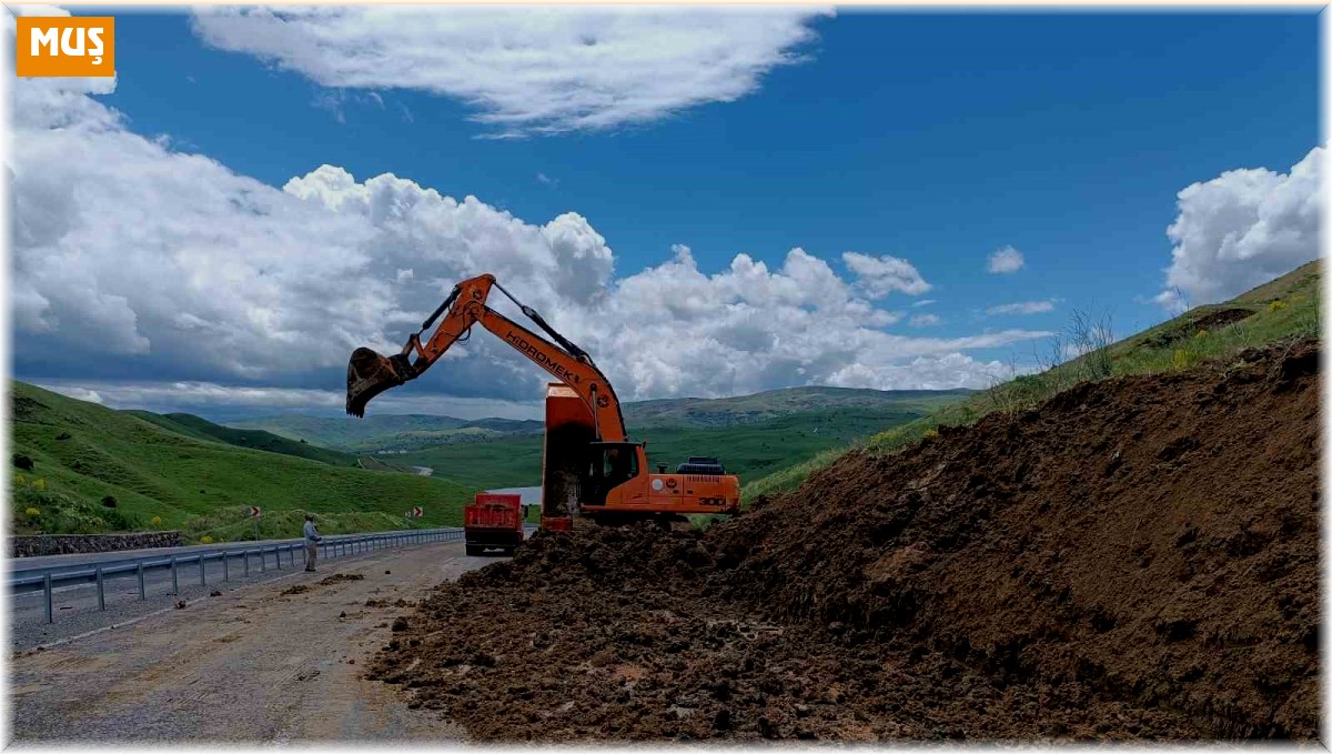 Varto'da aynı noktada 4.'üncü kez heyelan meydana geldi