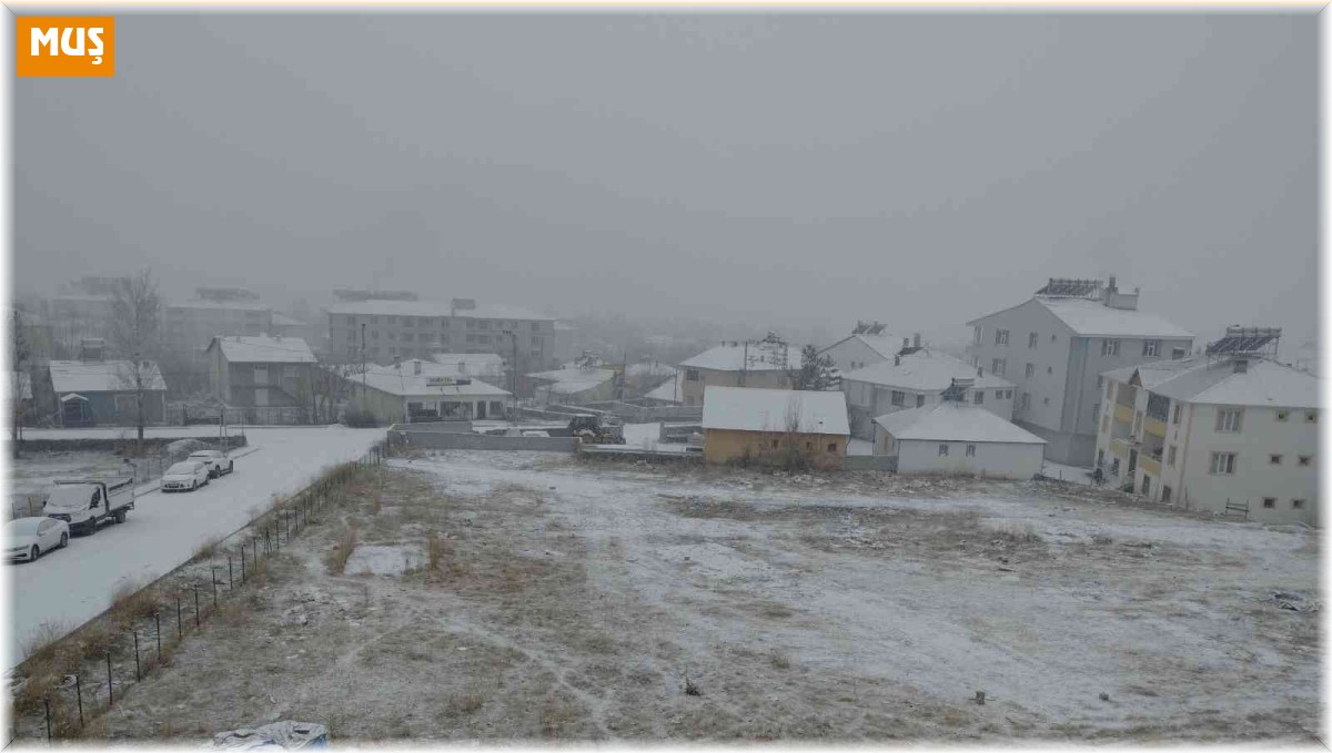 Varto'da beklenen kar yağışı başladı