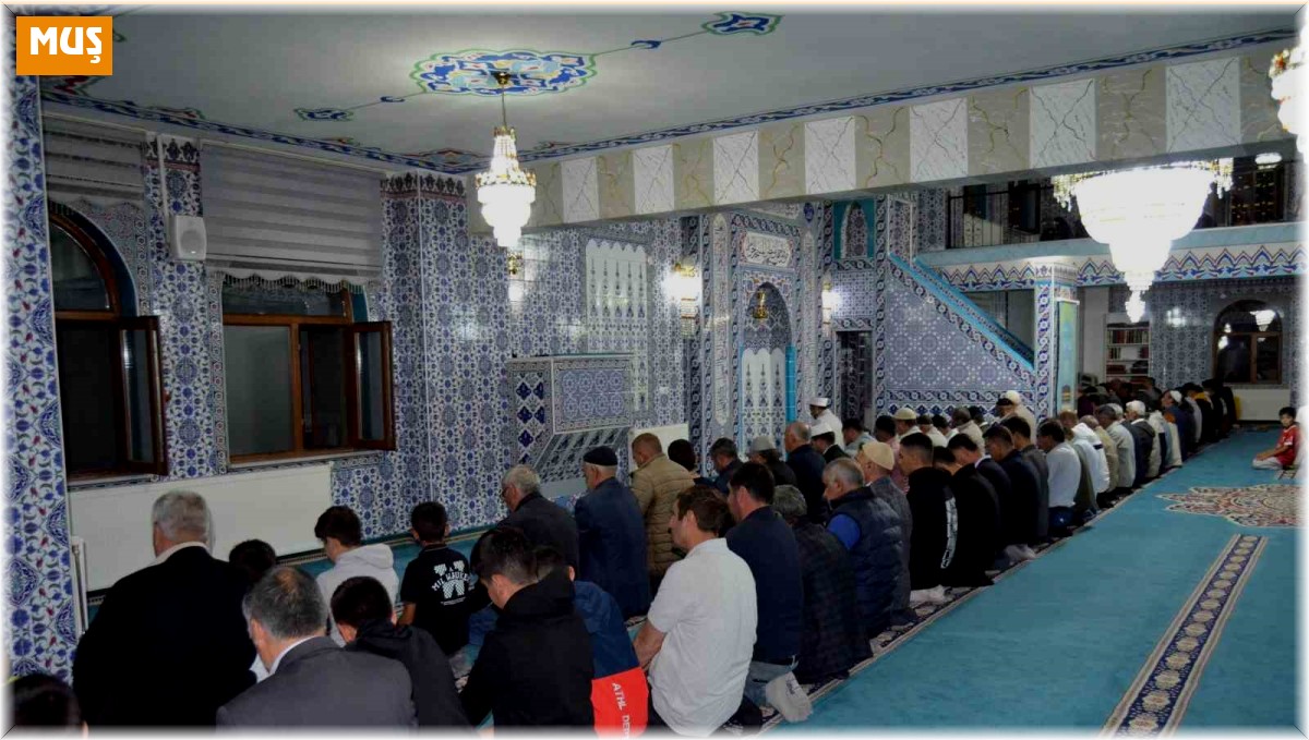 Varto 'da camiler mevlid kandili için doldu taştı