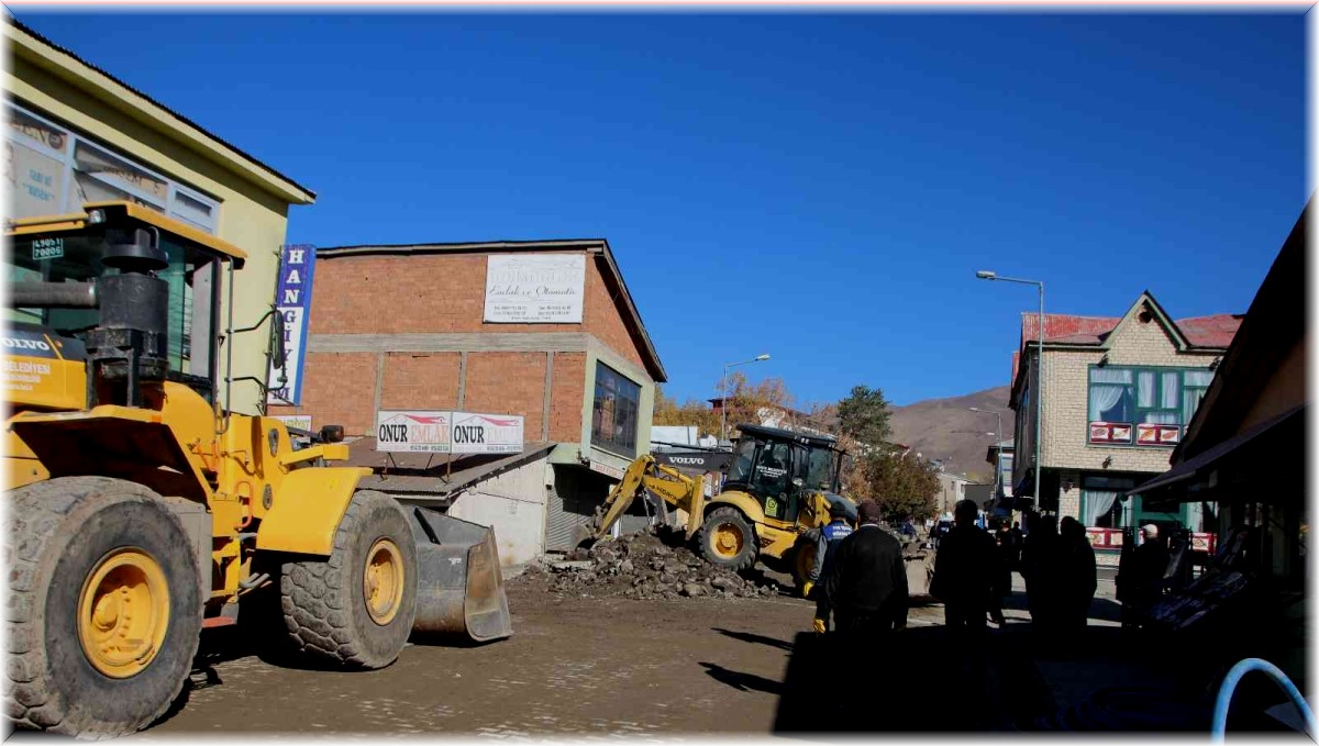 Varto'da kilitli parke taşı çalışmaları devam ediyor