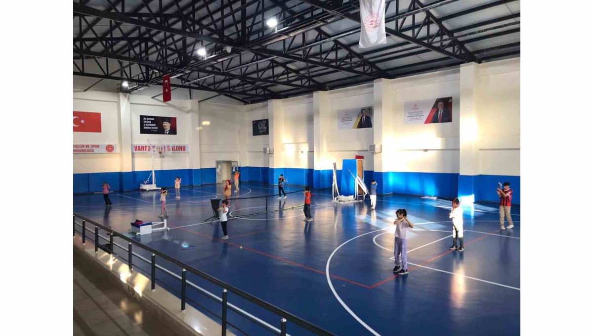 Varto'da kort tenisi kursu yoğun ilgi görüyor