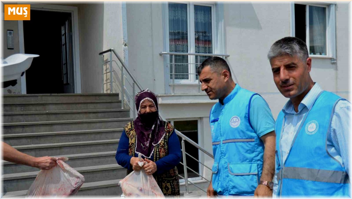 Varto'da kurban eti dağıtımı