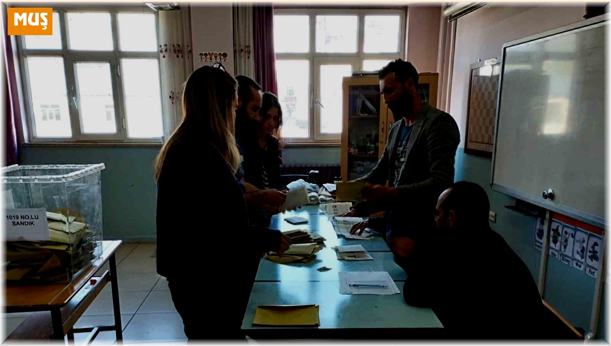 Varto'da oy kullanma işlemi sorunsuz devam ediyor