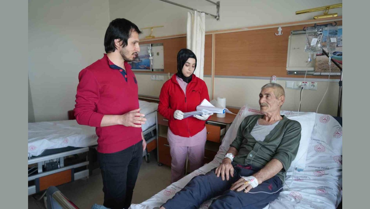 Varto Devlet Hastanesi'nde ilk kez kapalı yöntemle mesene kanseri ameliyatı gerçekleşti