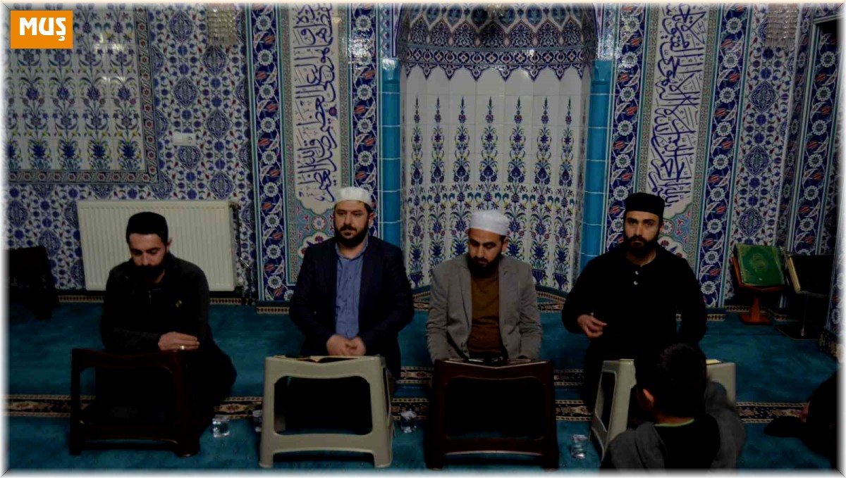 Vartolular Kadir Gecesi'nde camilere akın etti