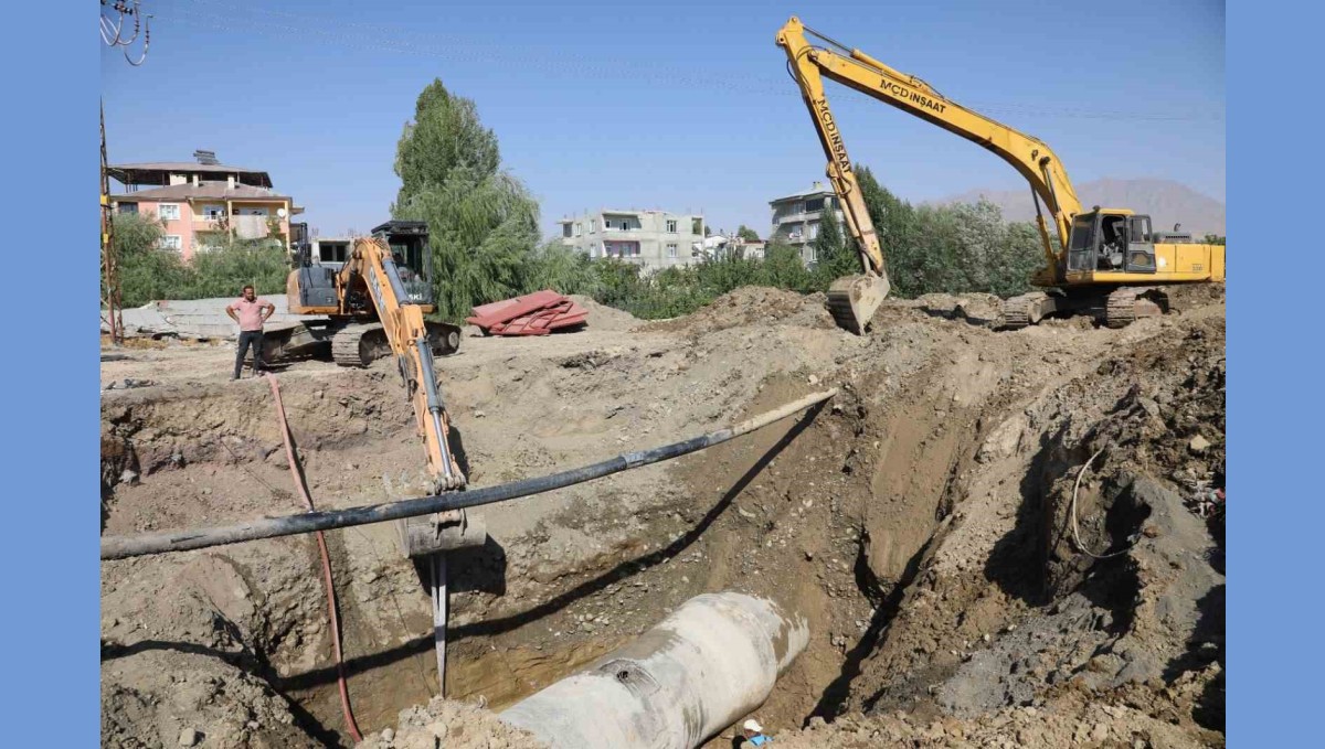 VASKİ ana su hattındaki arızayı gidermek için kesintisiz mesai yapıyor