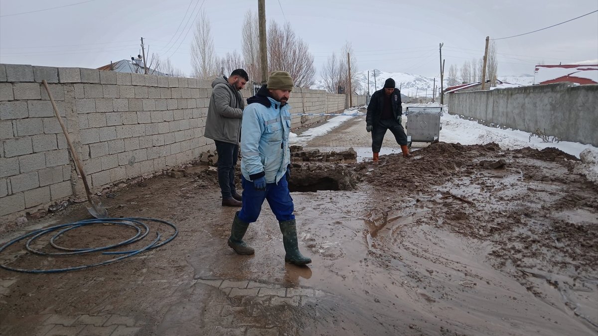 VASKİ ekipleri şebeke hatlarında onarım çalışmasını tamamladı