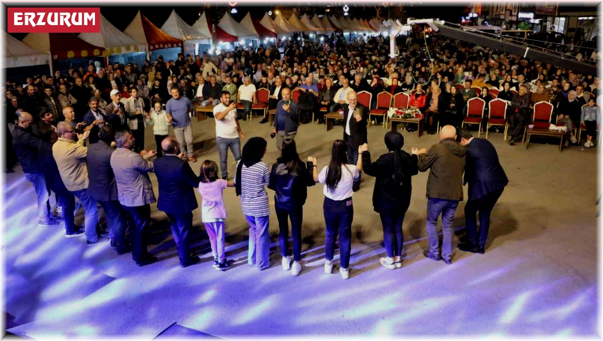 Vatandaş hizmet bekliyor, başkan konser organize ediyor