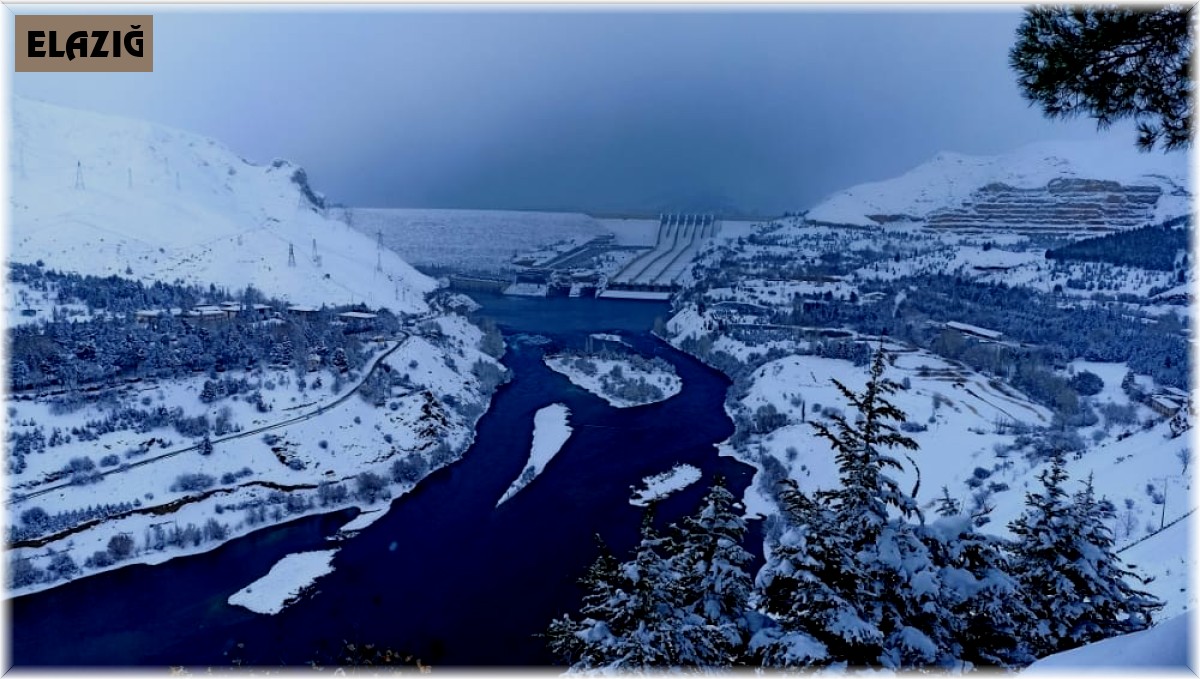 Vatandaşlar kardan adam yaparken hünerlerini sergiledi