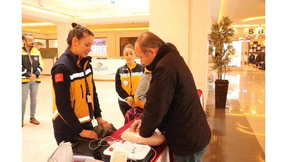 Vatandaşlara OED cihazı ve ilk müdahale eğitimi verildi
