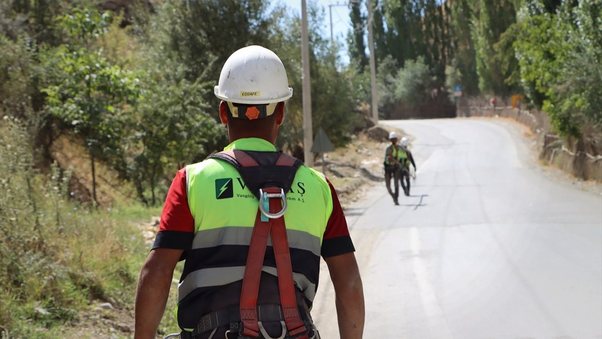 VEDAŞ Bahçesaray'da alt yapısını güçlendiriyor