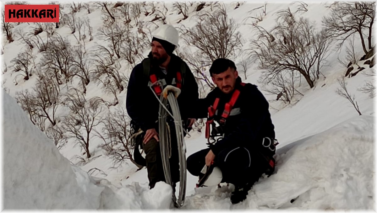 VEDAŞ ekibi zorlu kış şartlarına meydan okuyor