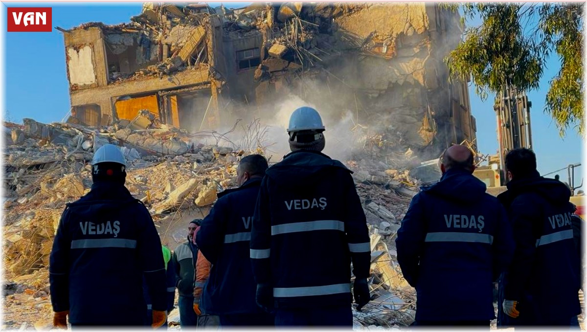VEDAŞ ekipleri, deprem bölgesindeki yaraları sarıyor