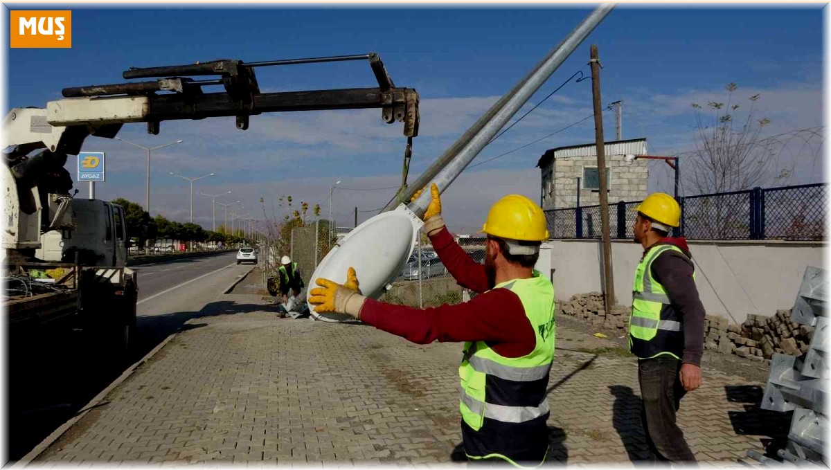 VEDAŞ ekipleri, kesintisiz enerji arzı için havai hatları yer altına alıyor