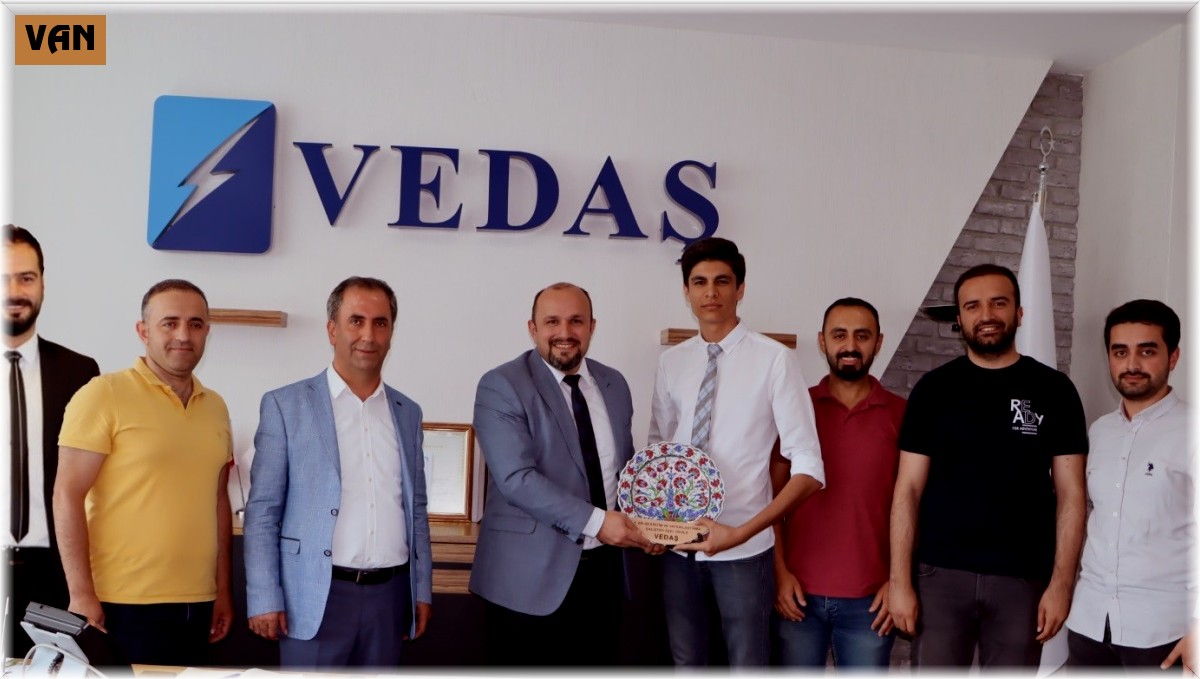 VEDAŞ mühendislerinin Ar-Ge projesi ödül aldı