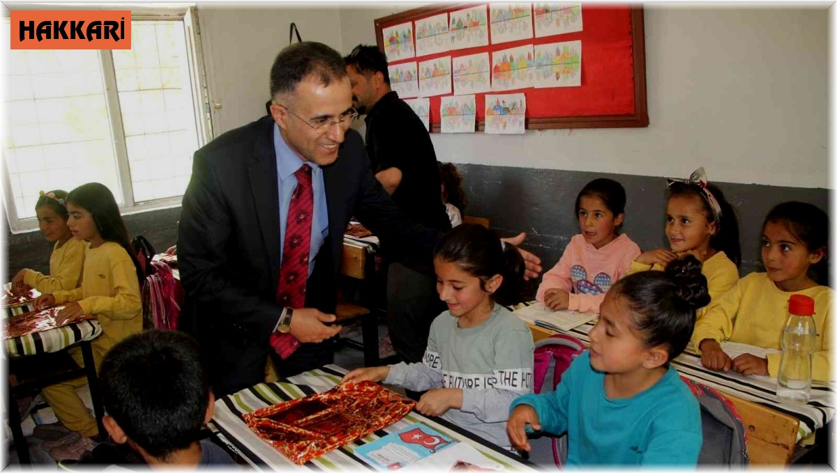 VEDAŞ'tan öğrencilere karne hediyesi