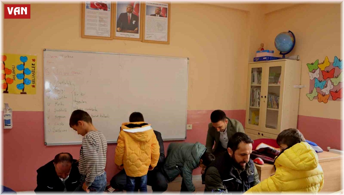 VEDAŞ'tan öğrencilere kışlık hediye