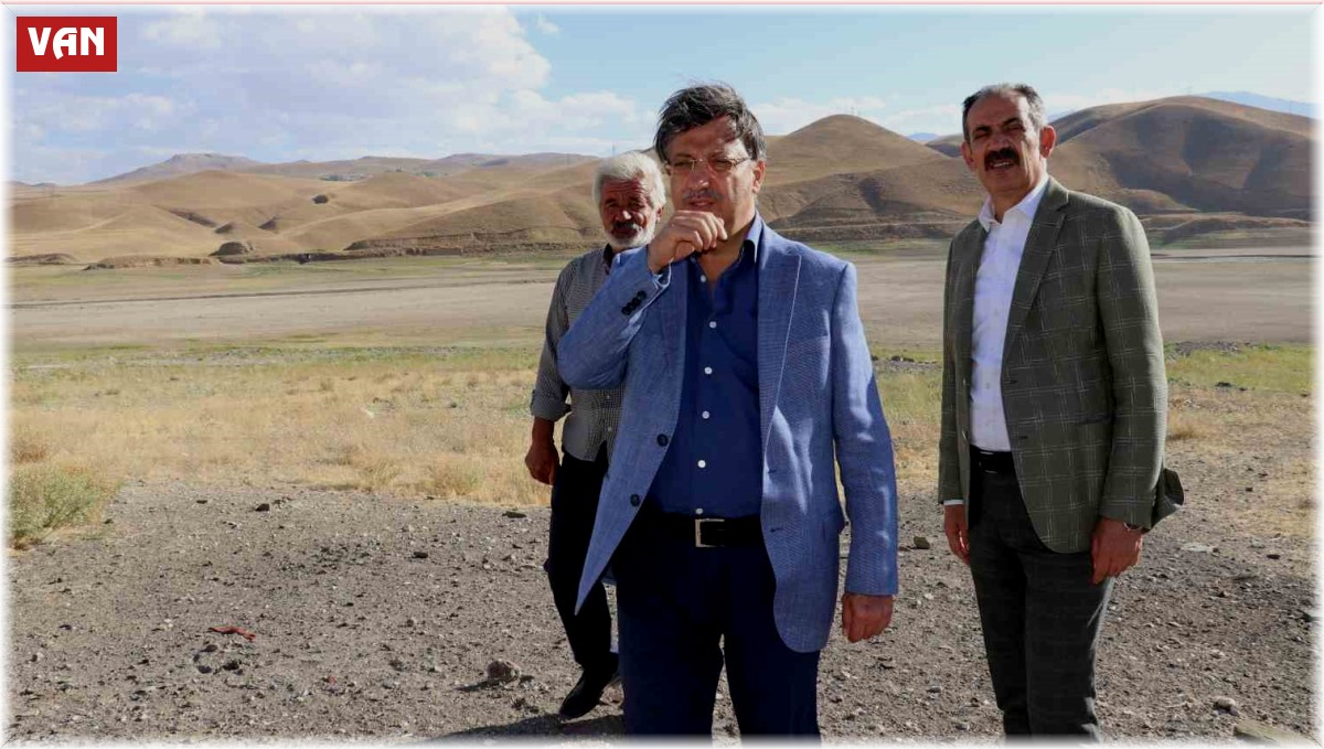 Vekil Türkmenoğlu kuruyan Zernek Barajı'nda incelemelerde bulundu