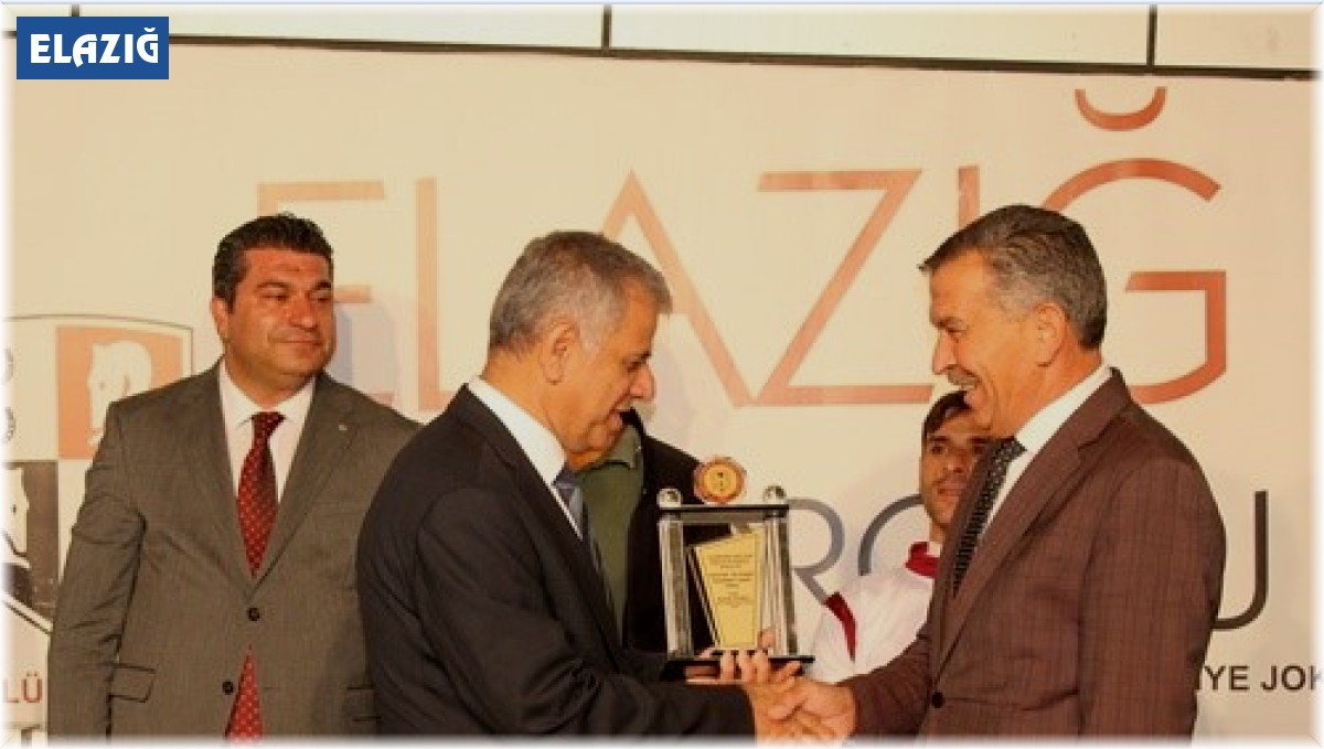 Veteriner Fakültesi Dekanlığı Koşusu'nun galibi 'King Karaca'